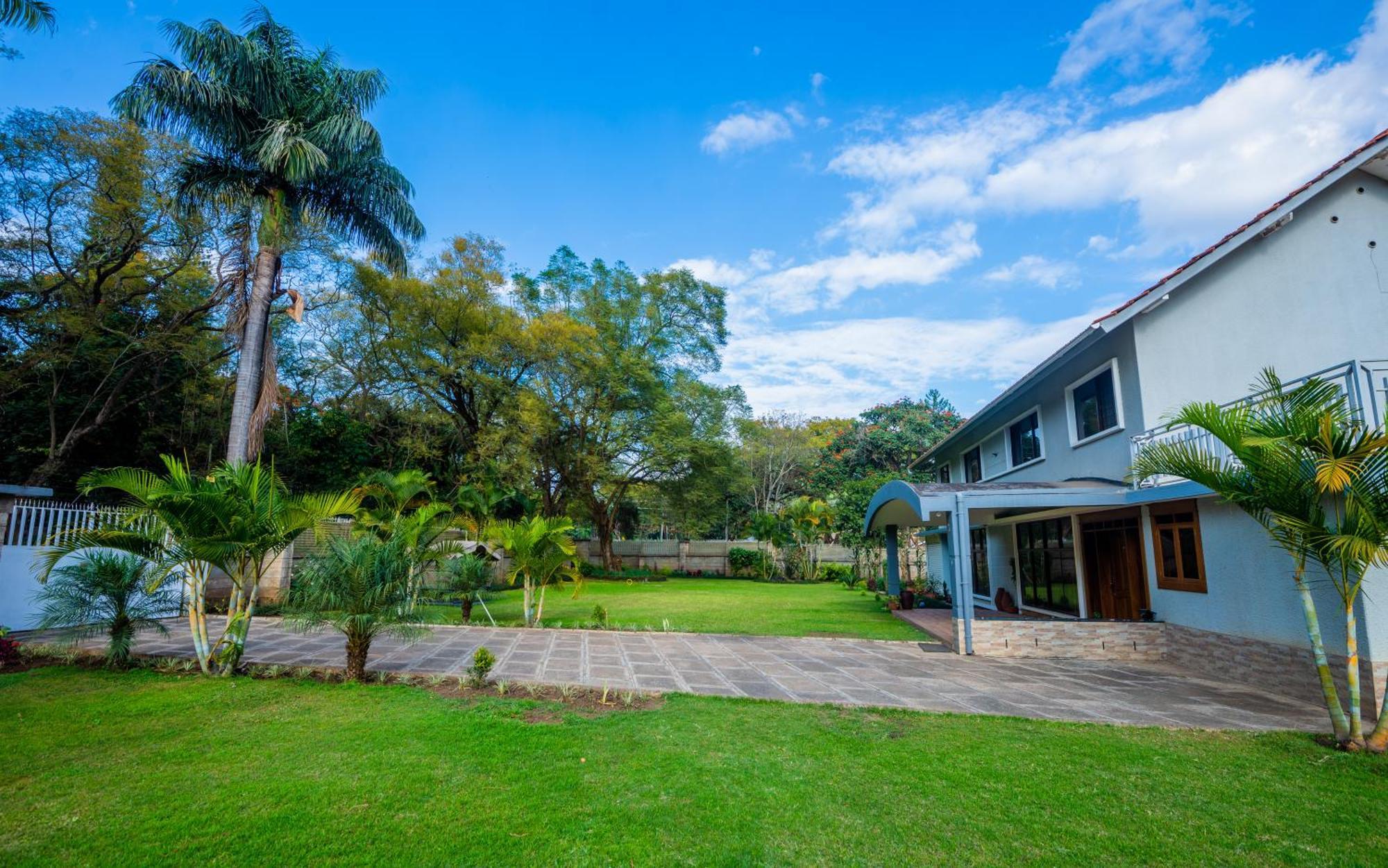 Nyumbani Palace Arusha Bed & Breakfast Exterior photo