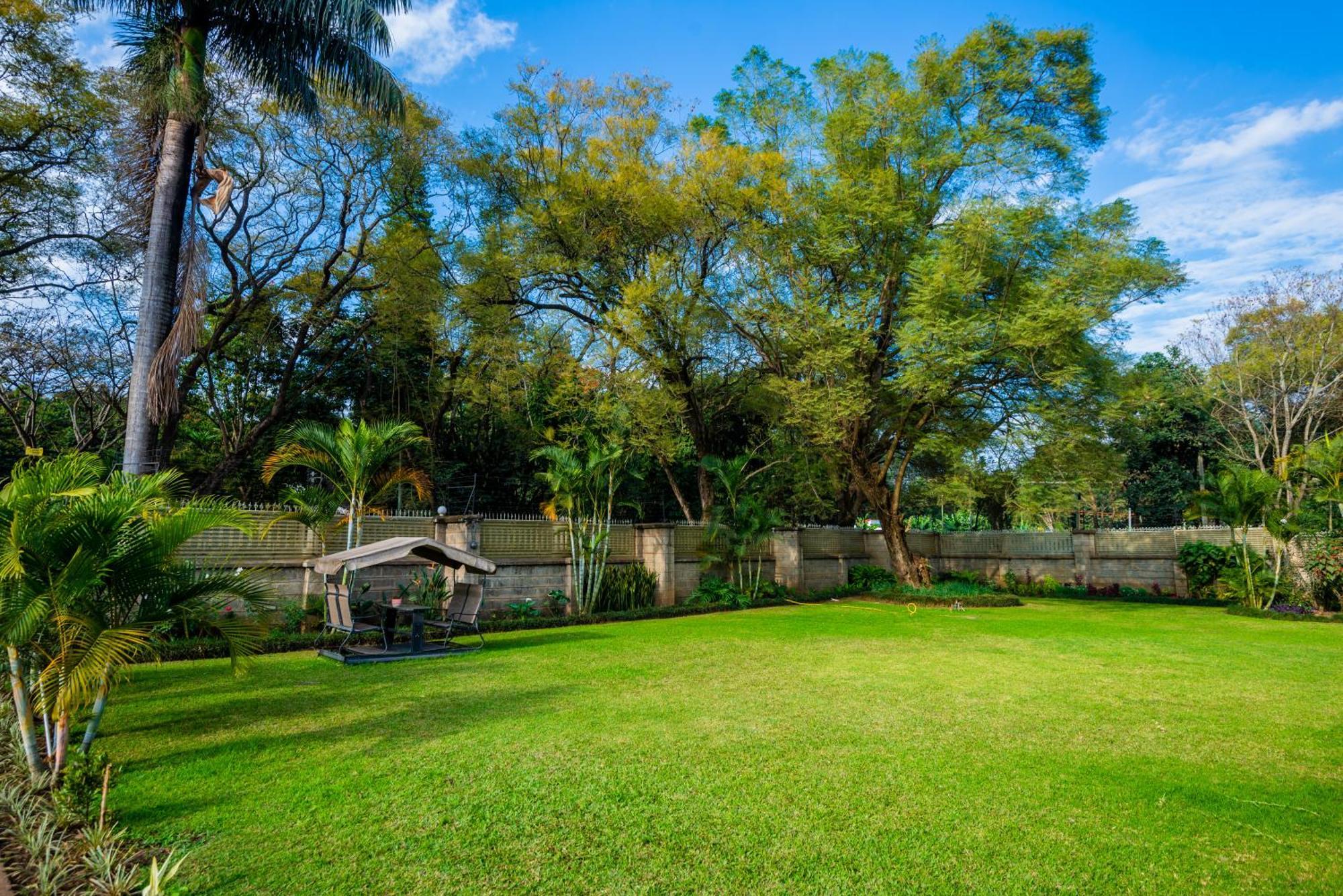 Nyumbani Palace Arusha Bed & Breakfast Exterior photo